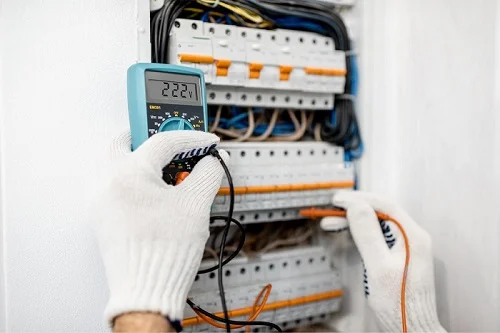 electrician-garden-city-idaho-testing-electrical-panel