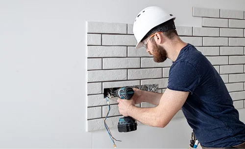 electricians-in-boise-id-installing-electrical-sockets